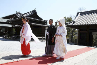 春爛漫の阿智神社にて結婚式を挙げられたおふたり